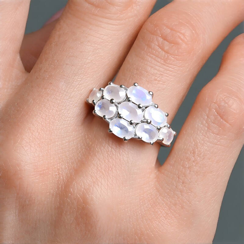 Zilveren ring met regenboog maanstenen