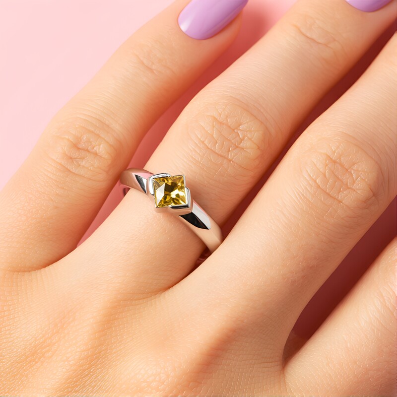 Anello in argento con Zircone Giallo