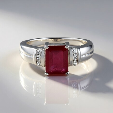 Anello in argento con Rubino del Madagascar