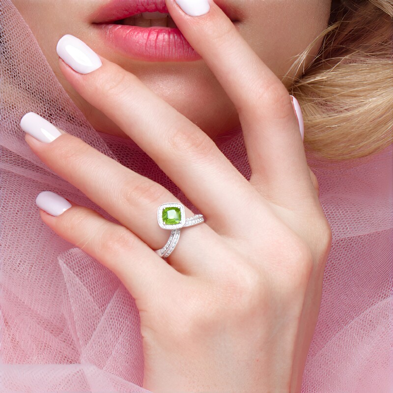 Anillo en oro con Turmalina verde de Brasil (de Melo)