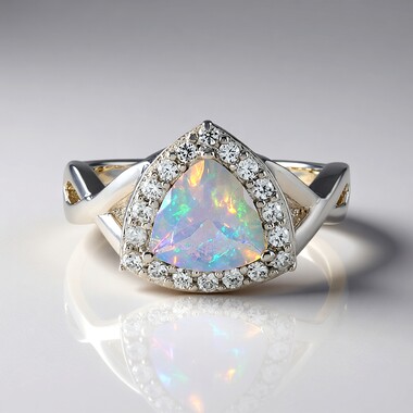 Anillo en plata con Ópalo de Welo