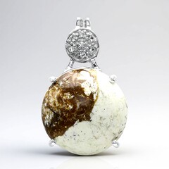 Ciondolo in argento con Magnesite