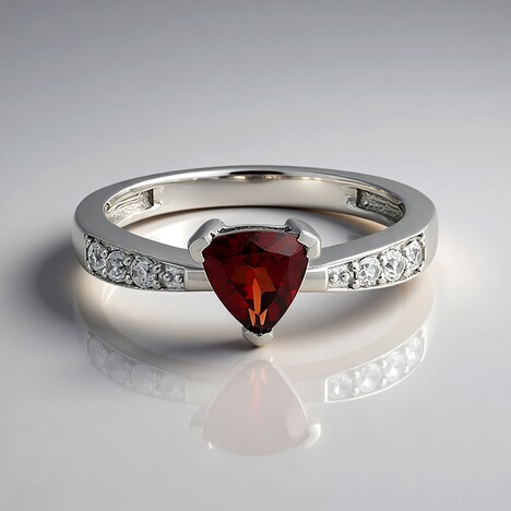 Anello in argento con Granato Mozambico