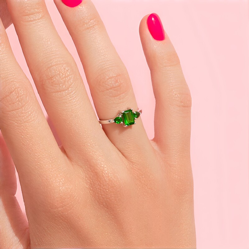 Anillo en plata con Diópsido de Rusia