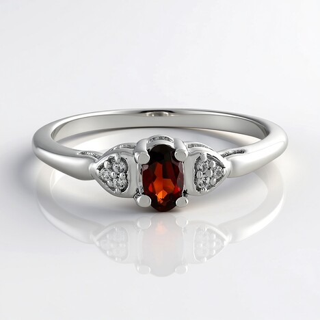 Anello in argento con Granato Rosso