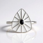 Anello in argento con Spinello Nero (MONOSONO COLLECTION)