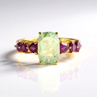 Zilveren ring met een groene amethist (de Melo Essence)