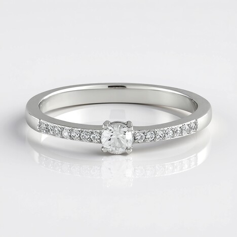 Anello in argento con Zircone