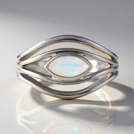 Anello in argento con Opale di Welo
