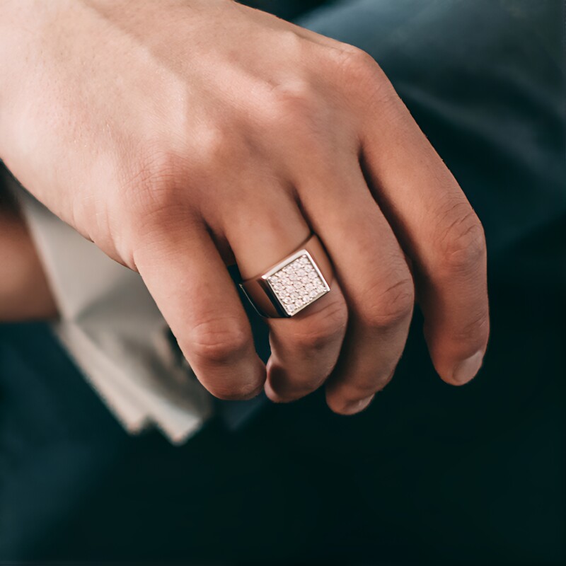 Anello da uomo in argento con Zircone