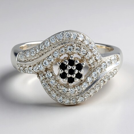 Bague en argent et Spinelle noir