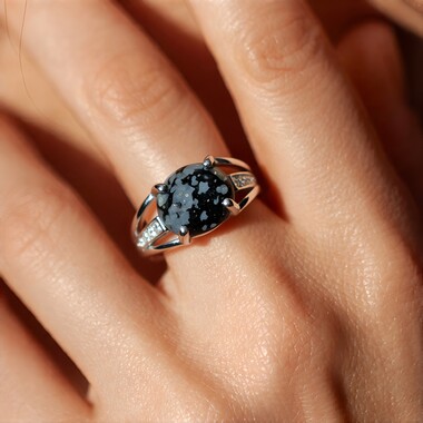 Anello in argento con Ossidiana Fiocco di Neve