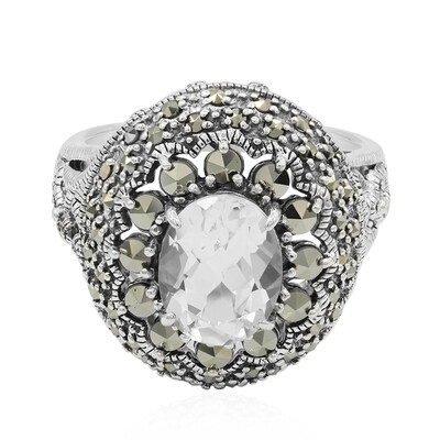 Zilveren ring met een witte topaas
