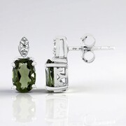 Pendientes en plata con Moldavita