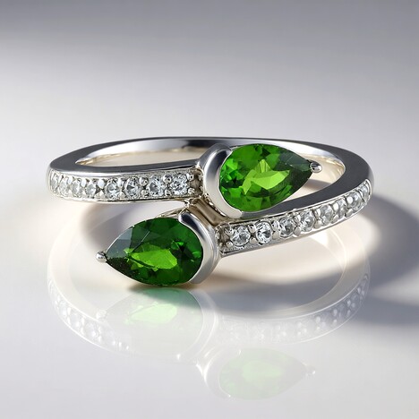 Bague en argent et Diopside de Russie