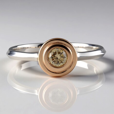 Anello in oro con Diamante Champagne SI2