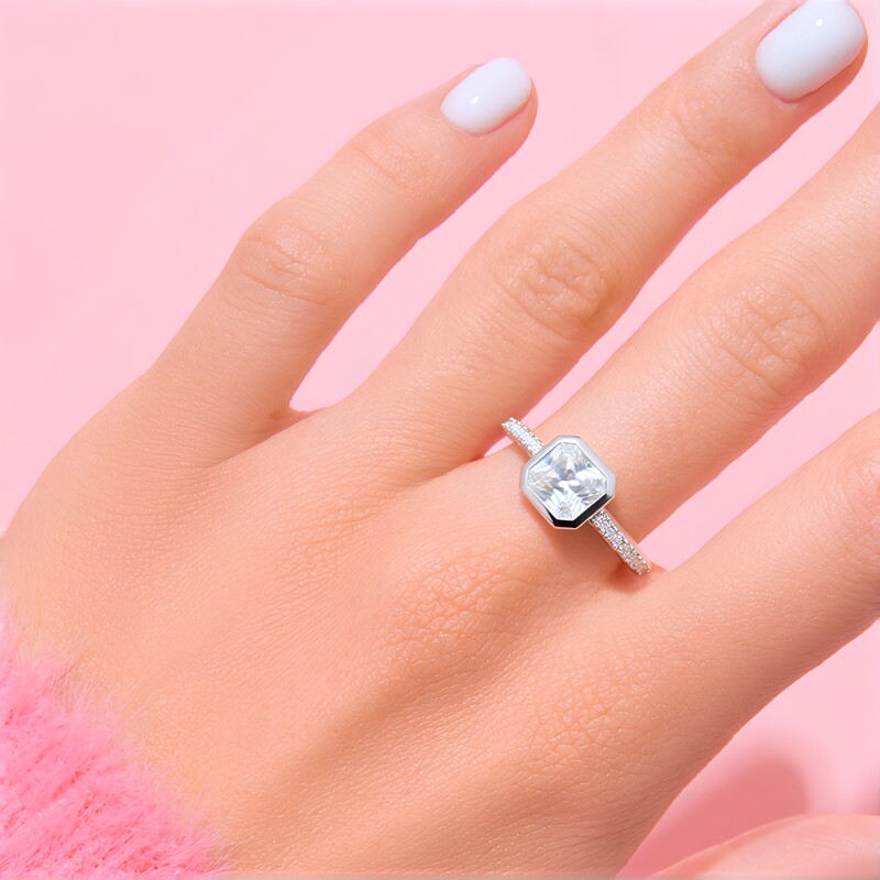 Zilveren ring met een zirkoon