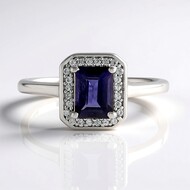 Anello in argento con Iolite