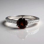 Anello in argento con Granato Mozambico
