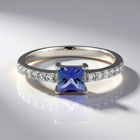 Anello in argento con Tanzanite