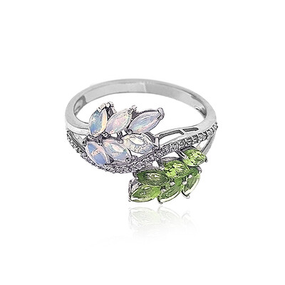 Anello in argento con Opale di Welo