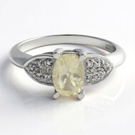 Anillo en plata con Ortoclasa