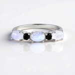 Anello in argento con Pietra di Luna Arcobaleno