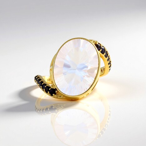 Anello in argento con Quarzo Blue Moon