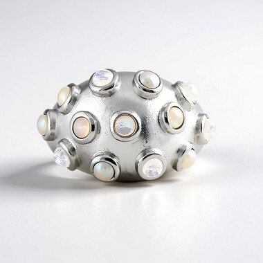 Pierścionek ze srebra platynowanego - Perły słodkowodne białe (SAELOCANA)