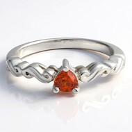 Anillo en plata con Granate Hesonita