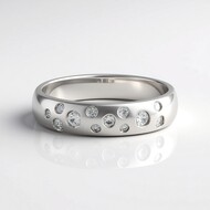 Zilveren ring met zirkonen
