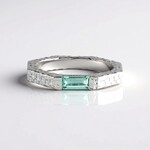 Bague en argent et Émeraude de couleur Paraiba