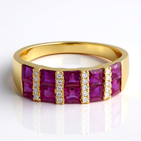 Anello in oro con Rubino Mozambico AAA