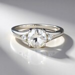 Anello in argento con Petalite