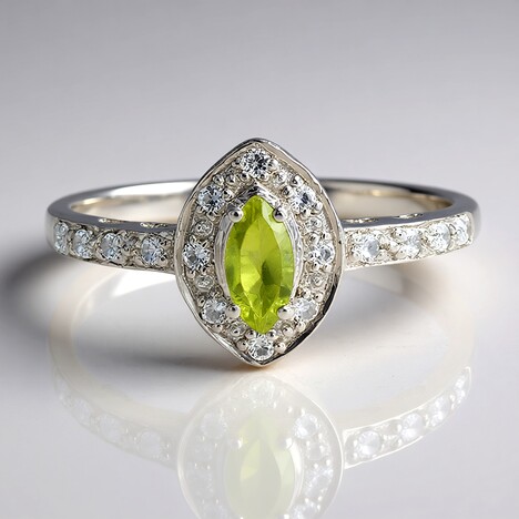 Anello in argento con Peridoto Manchuria
