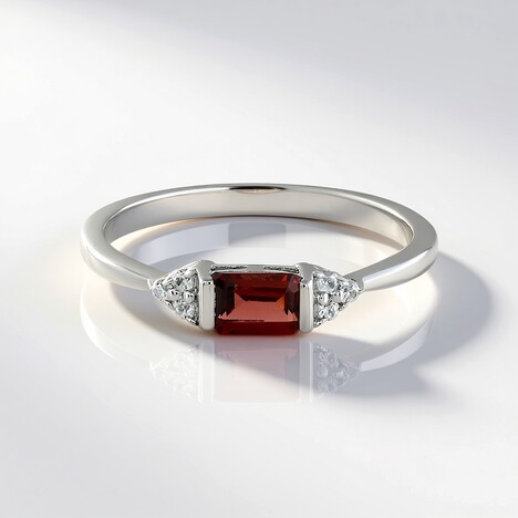Anello in argento con Granato Mozambico