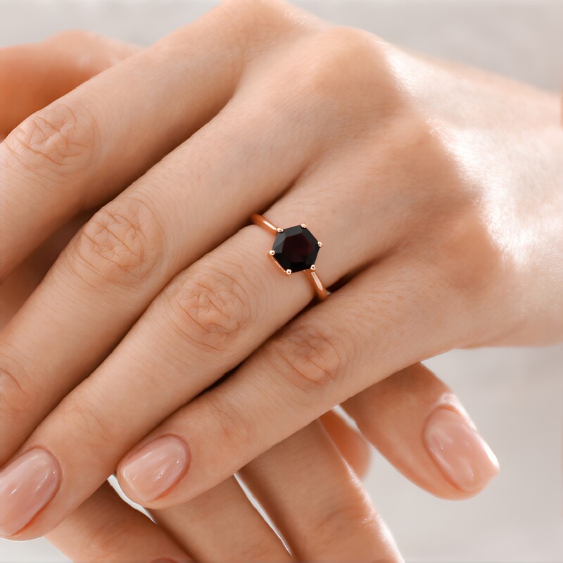 Anillo en plata con Granate