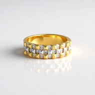 Zilveren ring met zirkonen