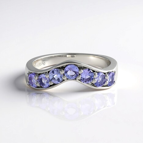 Anello in argento con Tanzanite