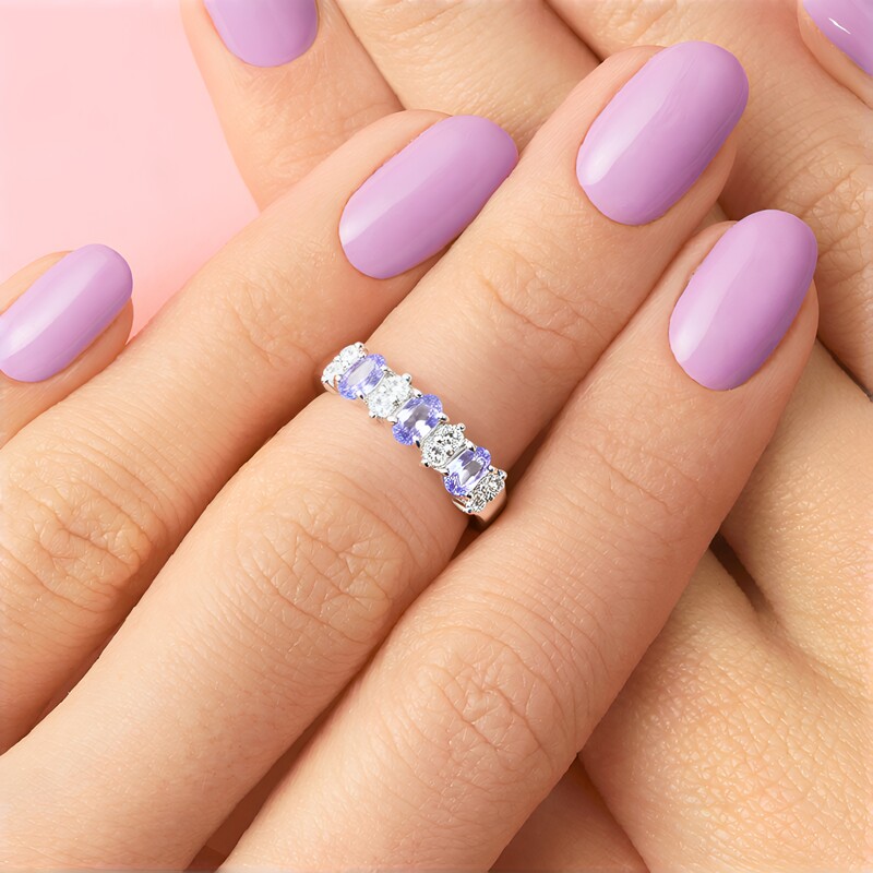 Anello in argento con Tanzanite