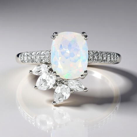 Anello in argento con Opale di Welo