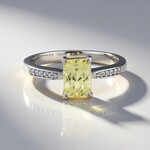 Anello in argento con Kunzite Canarino