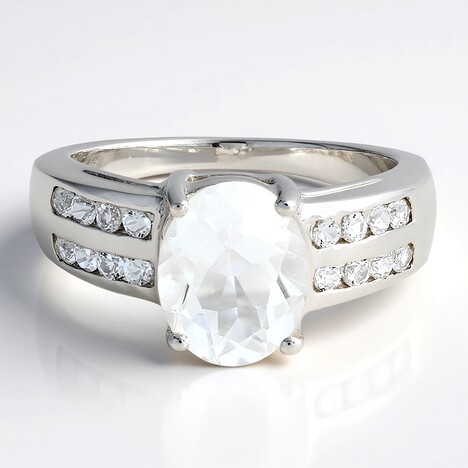 Anello in argento con Petalite