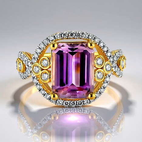 Anello in oro con Diasporo Rosa (AMAYANI)