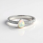 Anello in argento con Opale di Welo