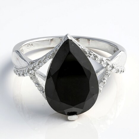 Anello in argento con Spinello Nero
