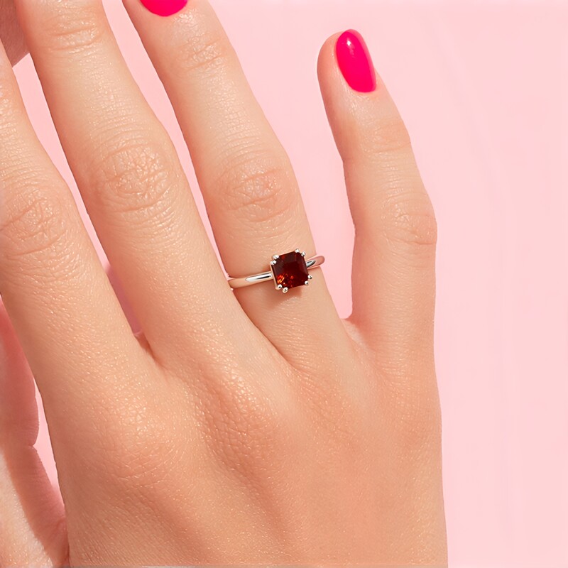 Anillo en plata con Zircón rosado