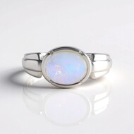 Zilveren ring met een Australische opaal