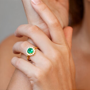 Anillo en plata con Esmeralda de Rusia