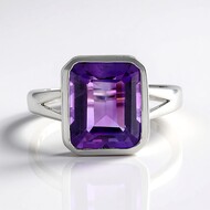 Anillo en plata con Amatista de Siberia